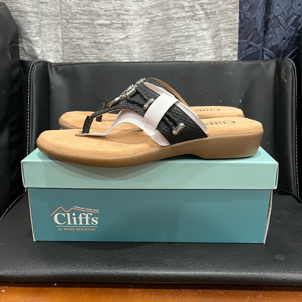 Cliffs by WHITE MOUNTAIN Black and White Sandals with Cushioned Footbed